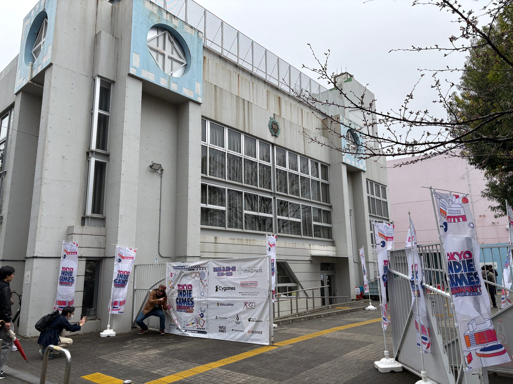 会場で展示されたマドマグネ